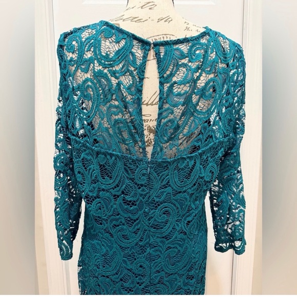 Beautiful Jade Green Long Sleeve Lace Elegant Dress - Picture 6 of 10
